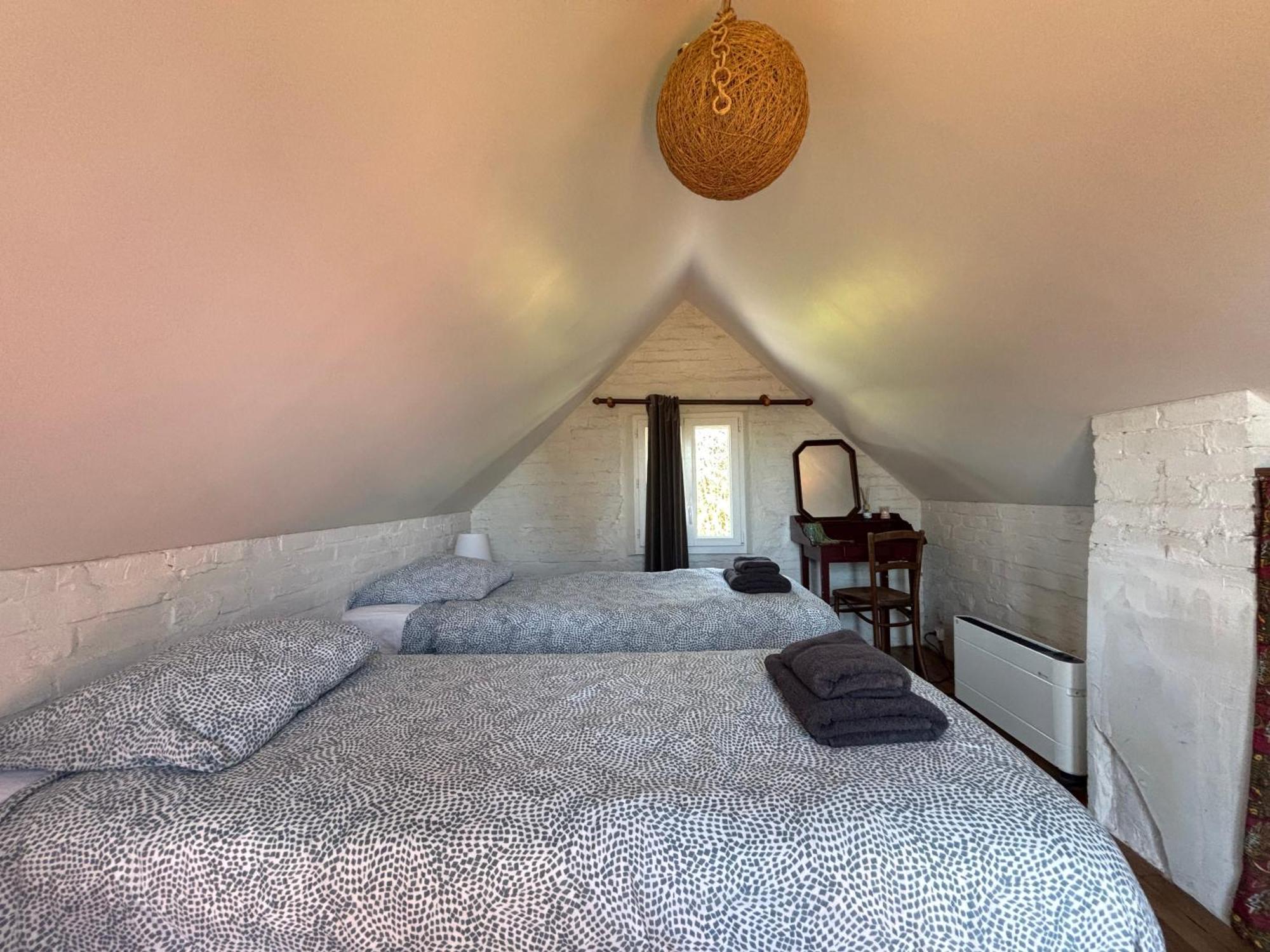 Maison De Campagne Lumineuse Spacieuse Dans Impasse Au Calme A Proximite D'Un Chateau Deux Verandas Grand Jardin Cabane Pour Velos, Pres Port En Bessin Et Bayeux, Proche Plages Du Debarquement Commes Exteriér fotografie