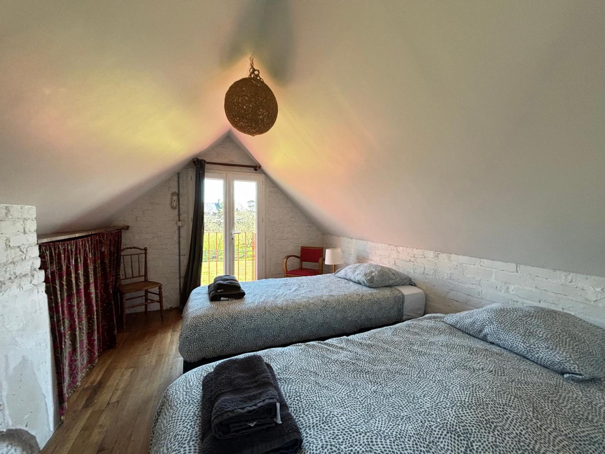 Maison De Campagne Lumineuse Spacieuse Dans Impasse Au Calme A Proximite D'Un Chateau Deux Verandas Grand Jardin Cabane Pour Velos, Pres Port En Bessin Et Bayeux, Proche Plages Du Debarquement Commes Exteriér fotografie